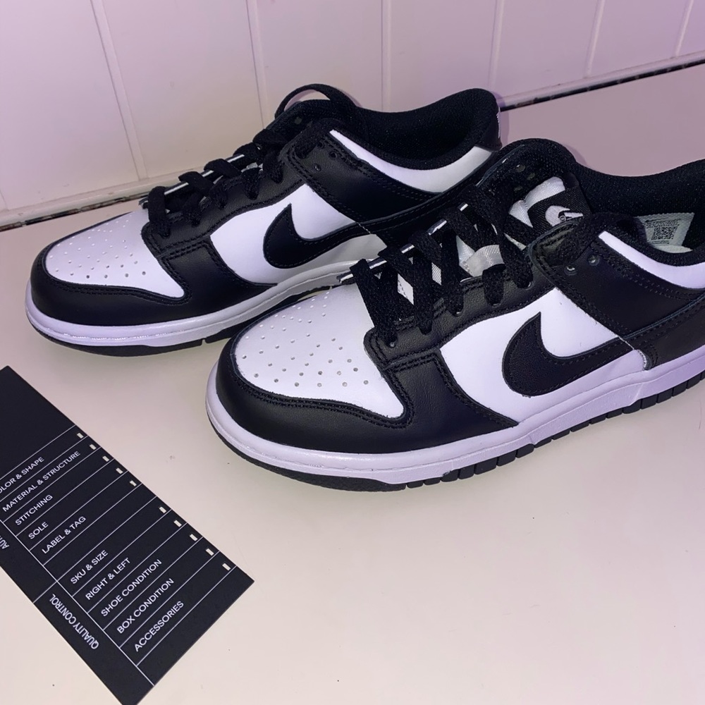 Nike Dunk Low (GS) - Picture 2 of 4
